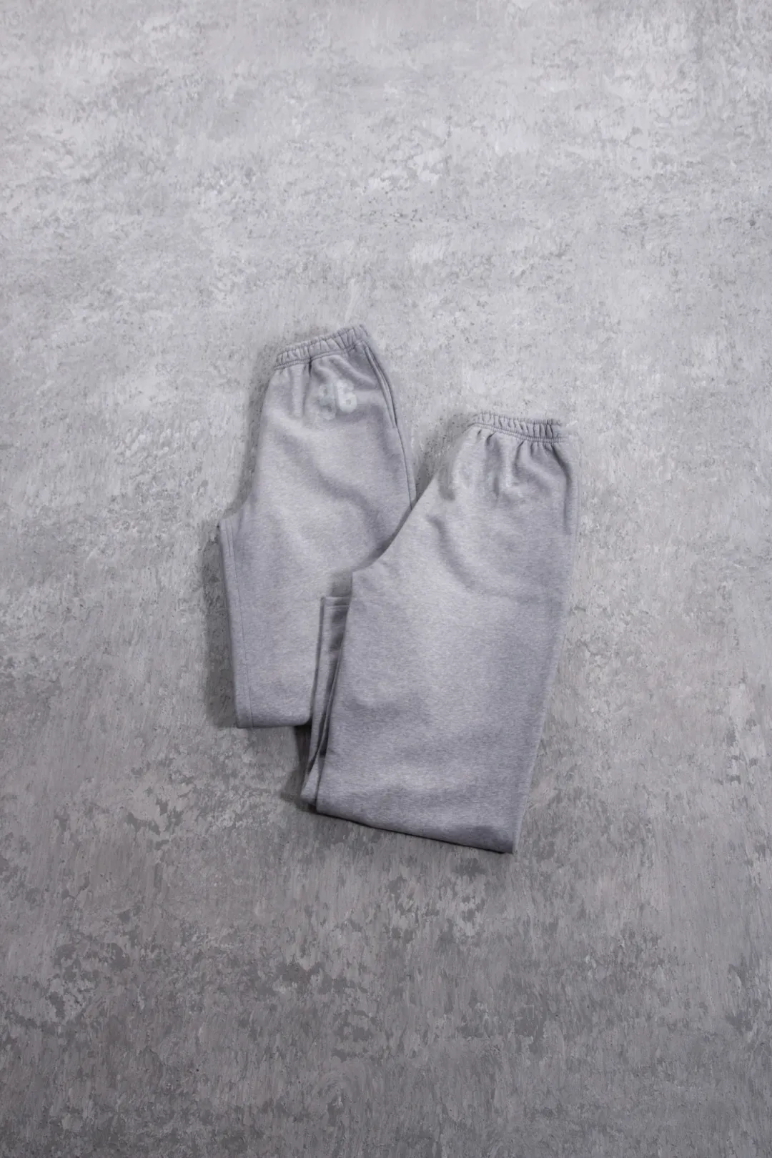 (This fabric is heavy, custom-made, double-sided digital direct-injection dyeing, the process is complicated, and it is more expensive) Acne Studios Stockholm Order number: 3398 Color: Gray ACNE letter drawstring straight trousers Fabric: Pure cotton fabric feels comfortable and not tight, the fabric is extremely comfortable and breathable Craftsmanship: Elastic waistband technology is used. The letters use digital direct-injection technology and are not easy to wear Details: All accessories are customized The level of precision can match the domestic cross-border size table: S (waist 30, hip 56, trouser length 103, foot 26) M (waist 32, hip 58, trouser length 105, foot 27) L (waist 34, hip 60, trouser length 107, foot 28) XL (waist 36, hip 62, trouser length 109, foot 29) Recommendations 173cm and below, 80-130kg S 172-178cm, 130-150kg M 177-182cm, 150-170kg L 180-188cm, 170-190kg XL